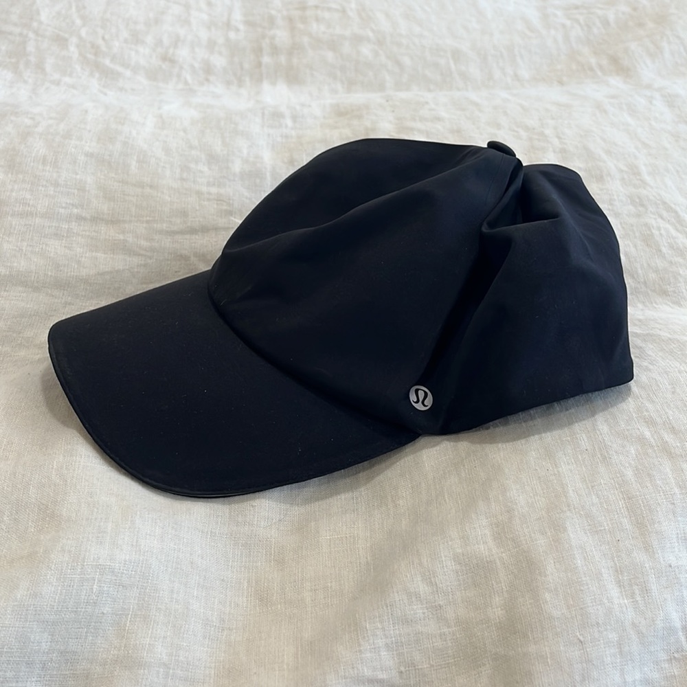 Lululemon Fast and Free running hat in black